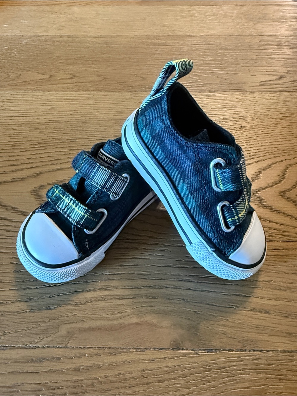 Converse Kids Velcro Sneakers in Teal and White